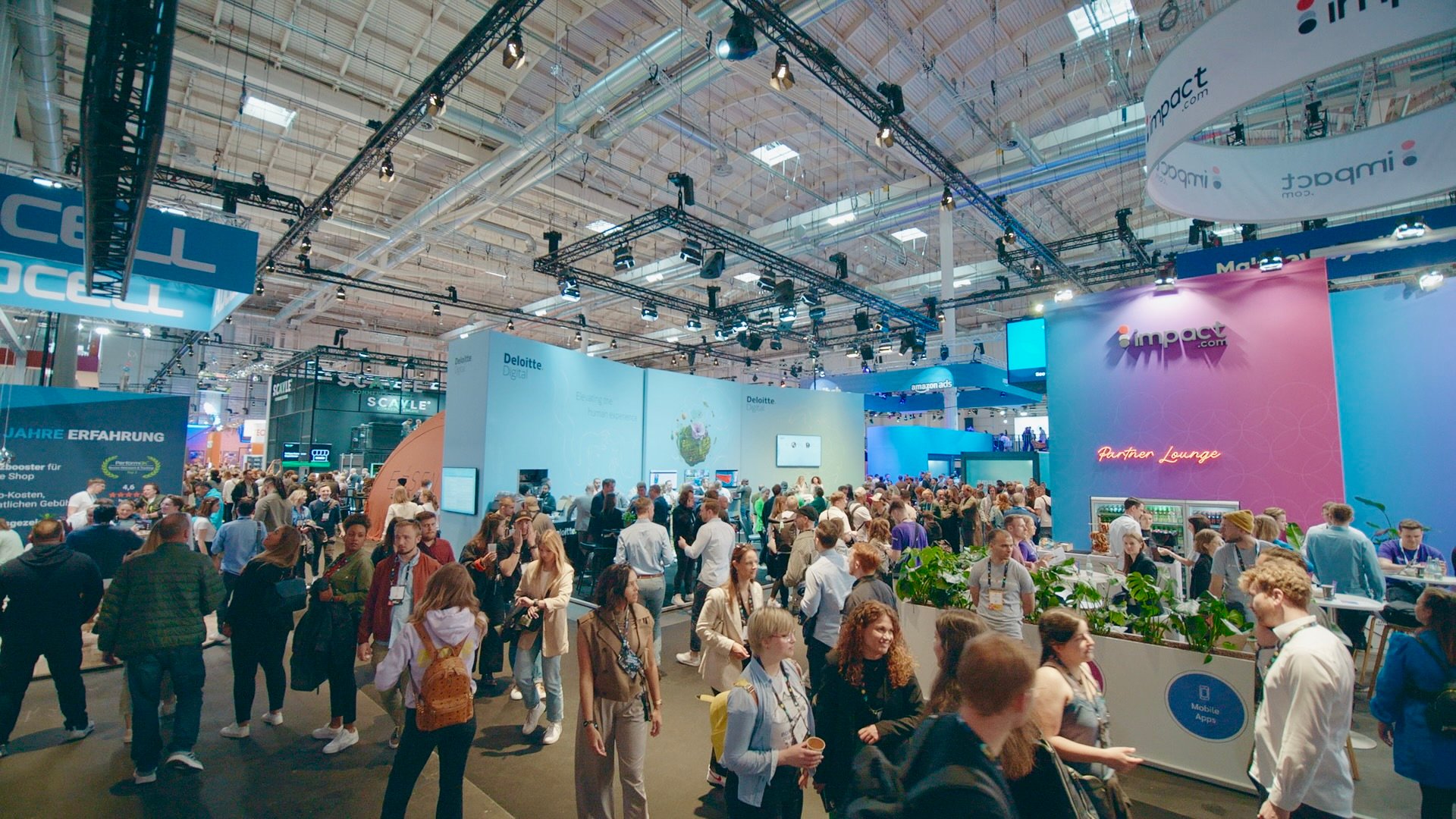 Deloitte booth timelapse.00_01_30_19.Still007